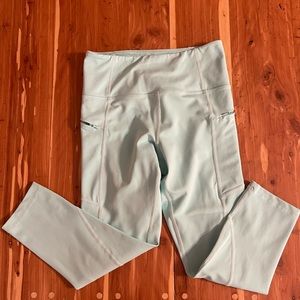 Zyia turquoise zipper pocket light n tight hi-rise Capri 20”